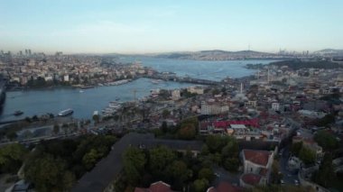 İstanbul 'da havadan altın boynuzlu şehir manzarası