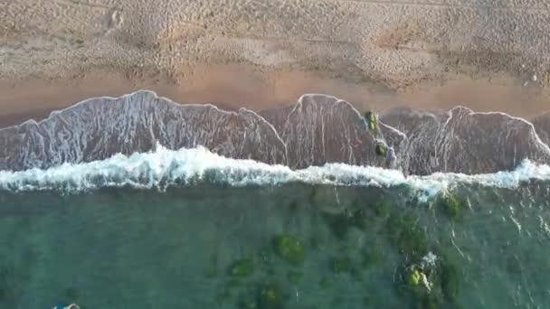 海滩和海浪 空中海滩和海浪压碎 — 图库视频影像