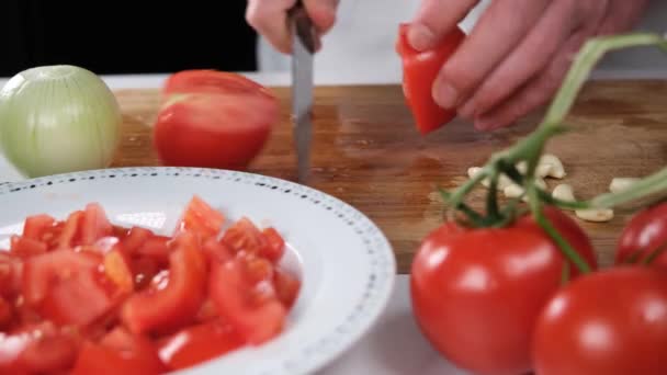 Tomaten Schneiden Tomaten Mit Messer Schneiden Schneidebrett — Stockvideo