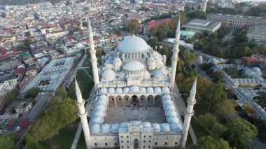 Cami, havacılık camisi ve İstanbul Üniversitesi görüşü