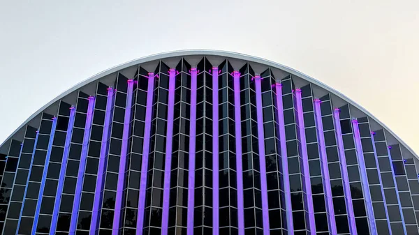 Modern Yüksek Teknoloji Bina Cephesi Yüksek Teknoloji Cam Kemer Cam — Stok fotoğraf
