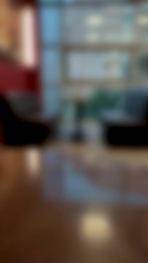 Rahat bir kafe manzarası, pencerenin yanındaki restoranda bir yer, kafede kanepeler, koridorda dinlenecek bir yer, pencerenin yanındaki kafede boş bir yer, kafenin içi, mavi arka plan.