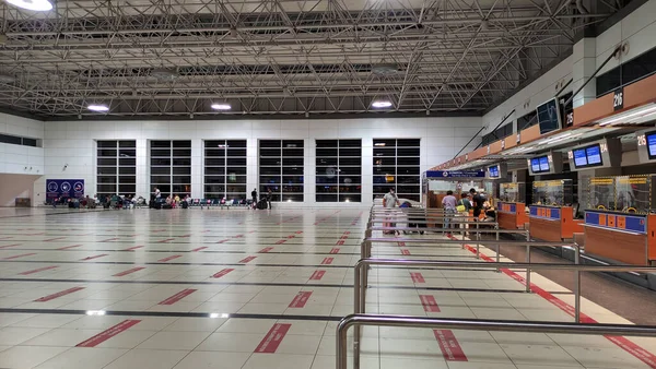 Havaalanındaki Büyük Lobi Manzarası Havaalanı Kayıt Gişeleri Havaalanı Girişi — Stok fotoğraf