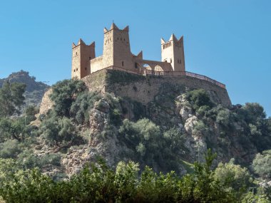 Fas 'ta su kaynağına yakın bir kale.