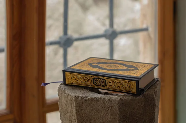 Close Quran Book Black Gold Binding Stone Plynth Next Bright — Foto Stock