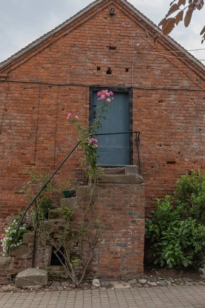 Set Delapidated Stone Steps Leding Upwards Blue Door Barn Building — Fotografia de Stock