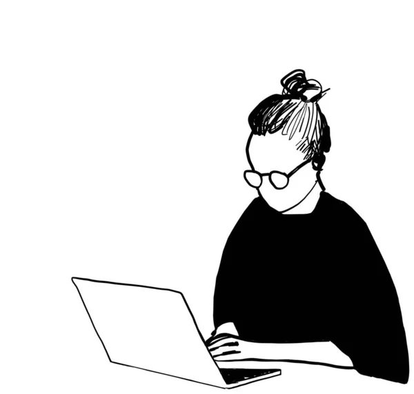 Una mujer trabaja para la computadora. Bosquejo del lugar de trabajo — Vector de stock