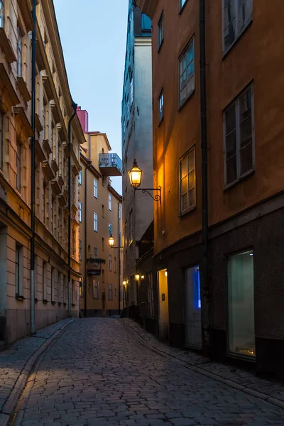 Perspectiva Edifícios Históricos Beco Tyska Skolgrand Crepúsculo Estocolmo Suécia — Fotografia de Stock