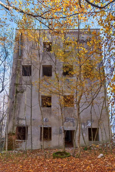 Abandoned Building Former Restaurant Top Mount Akhun Sunny Autumn Day — Stock Photo, Image