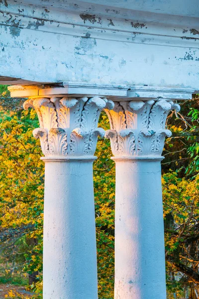 Columns Abandoned Building Former Restaurant Top Mount Akhun Sunny Autumn — Stock fotografie