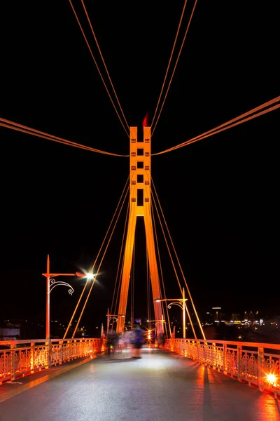 Perspectiva Del Tramo Iluminado Pilón Del Puente Los Amantes Con —  Fotos de Stock