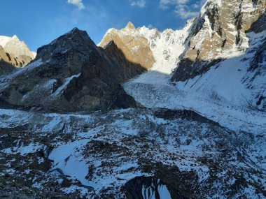 Alplerdeki dağların manzarası