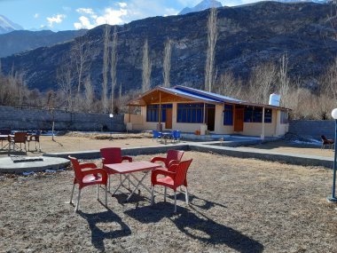 Köydeki dağların manzarası