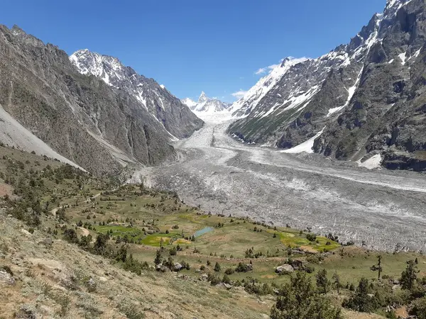 Bergslandskap Med Berg Solig Dag Switzerland Asien — Stockfoto