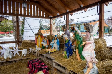 İnsanların ve hayvanların kutsal figürleri.