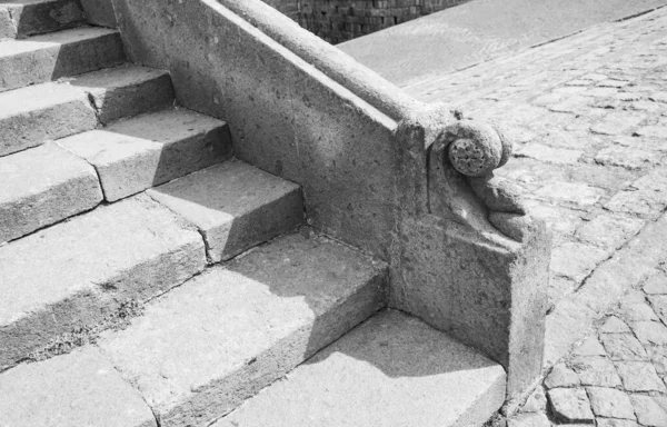 Part Old Stone Staircase Elegant Railing End Cap Form Quatrefoil — 스톡 사진