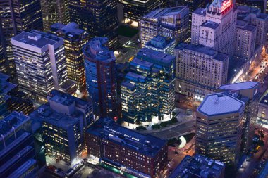 Toronto, On, Kanada - 7 Ekim 2019: Günbatımında Toronto 'nun merkezinde görüldü. Fotoğraf CN Kulesi 'nin tepesinden çekildi..