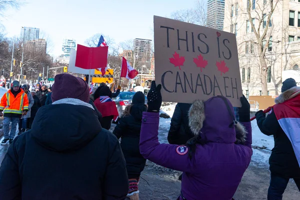 Toronto Canadá Febrero 2022 Manifestantes Reúnen Para Protestar Contra Los — Foto de Stock