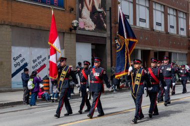Toronto, ON, Kanada 20 Mart 2022: Toronto Polisi Toronto şehir merkezindeki Aziz Patrick Günü Geçit Töreni 'nde 17 Mart' ta uluslararası alanda kutlanan dini bir bayramdır. 