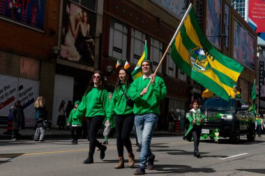 Toronto, ON, Kanada 20 Mart 2022: Toronto 'nun merkezindeki Aziz Patrick Günü Geçit Töreni 17 Mart' ta Uluslararası Kutlanan Dini Tatil Günüdür.