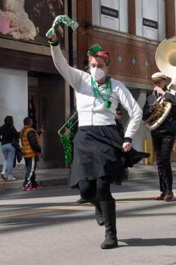 Toronto, ON, Kanada 20 Mart 2022: Toronto 'nun merkezindeki Aziz Patrick Günü Geçit Töreni 17 Mart' ta Uluslararası Kutlanan Dini Tatil Günüdür.