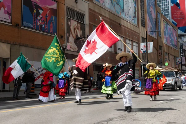 Toronto Kanada Marca 2022 Społeczność Meksykańska Weź Udział Paradzie Patryka — Zdjęcie stockowe
