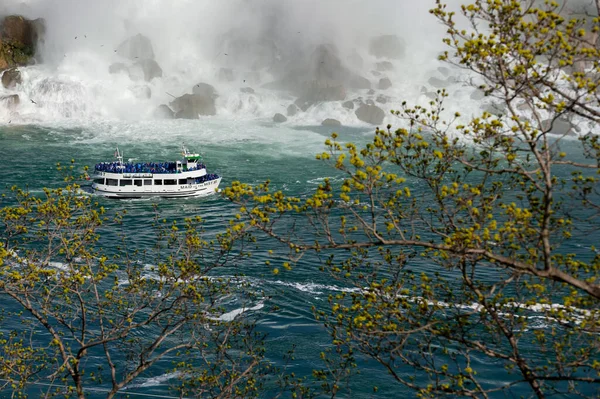 Wodospad Niagara Kanada Lipca 2018 Zobacz Łódź Dla Turystów Pobliżu — Zdjęcie stockowe