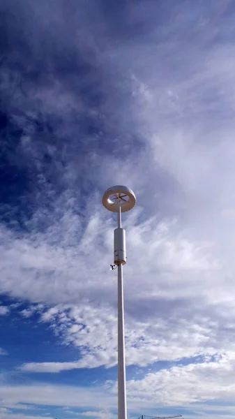 Internet Wifi Tower Background Bright Blue Cloudy Sky Technologies — Zdjęcie stockowe