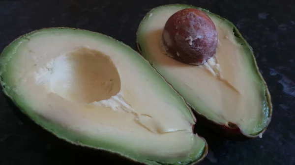 Halves Cut Avocado Stone Fruit Close — Foto de Stock