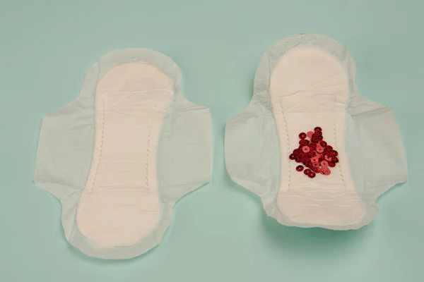 Tira de sangre higiene femenina menstruación protección vista superior —  Fotos de Stock