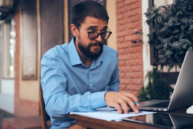 Yönetici teknolojisi açık hava yaşam tarzı interneti.