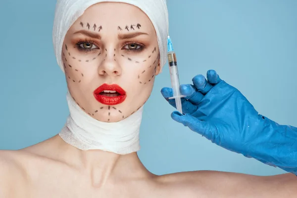 Retrato de una mujer rejuvenecimiento inyección facial procedimientos cosméticos estilo de vida de estudio — Foto de Stock