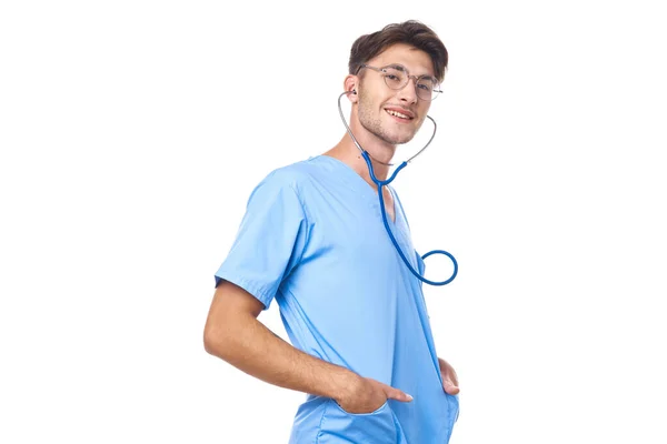 Mężczyzna lekarz opieka zdrowotna leczenie stetoskop badania studio styl życia — Zdjęcie stockowe