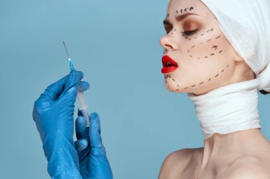 Bir kadının portresi estetik yüz cerrahisi kliniği vücut bakımı tecrit edilmiş arka plan