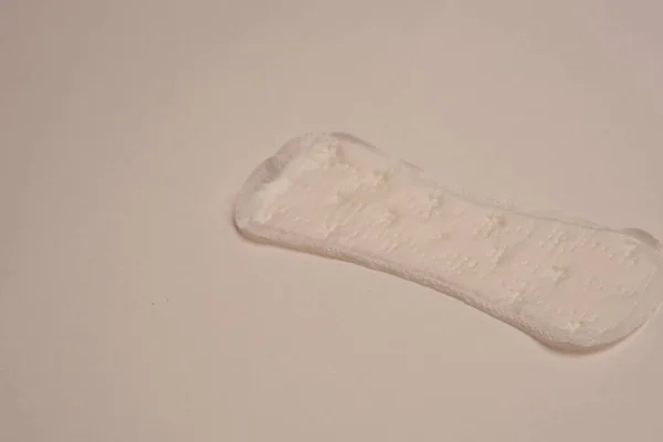 Tamponok párna fehérnemű női higiéniai védelem fény háttér — Stock Fotó