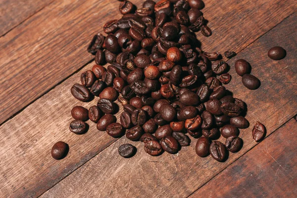 Uma xícara de café espresso revigorante bebida mesa de madeira — Fotografia de Stock