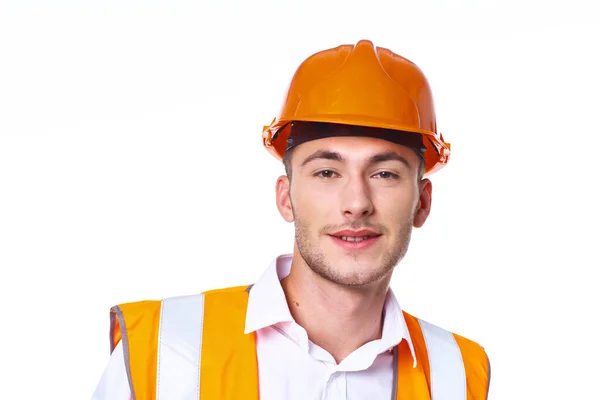 Uomo in arancio hard hat ingegnere lavoro professionisti costruzione — Foto Stock