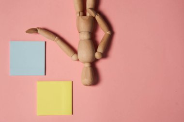 akrilik boya zanaat sanat tasarımı okul eşyaları pembe zemin