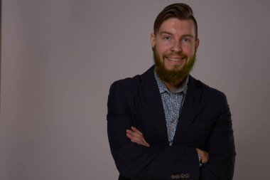 İş adamı özgüveni ofis memuru pozu