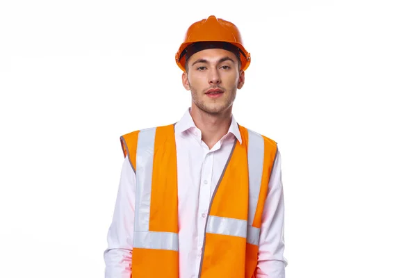Lavoratore emotivo in uniforme arancione professionale sfondo chiaro — Foto Stock
