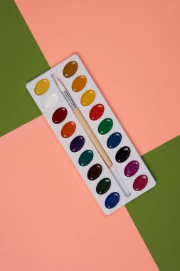 Resim çizmek için kuyruklu yıldız kağıt sanatı öğrenmek için.