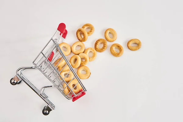 Élelmiszer bevásárlókocsik szupermarket vásárlás a boltban — Stock Fotó