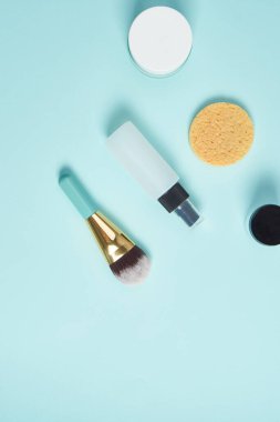 spa ürünleri cilt bakımı aromaterapi mavi arka plan