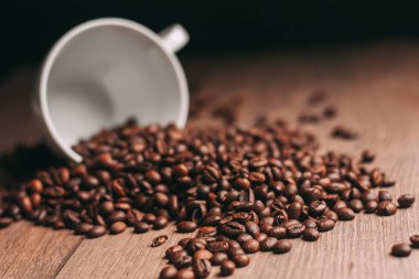 Doğal kahve espresso yukarıdan canlandırıcı bir içecek manzarası.