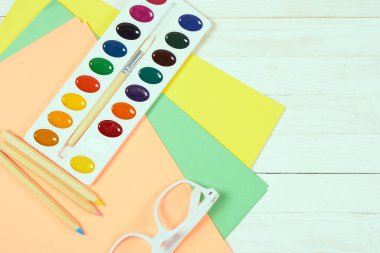 Resim çizmek için kuyruklu yıldız kağıt sanatı öğrenmek için.