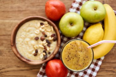 meyve tabağı tatlı kahvaltı aperatifi sağlıklı yiyecek vitaminleri