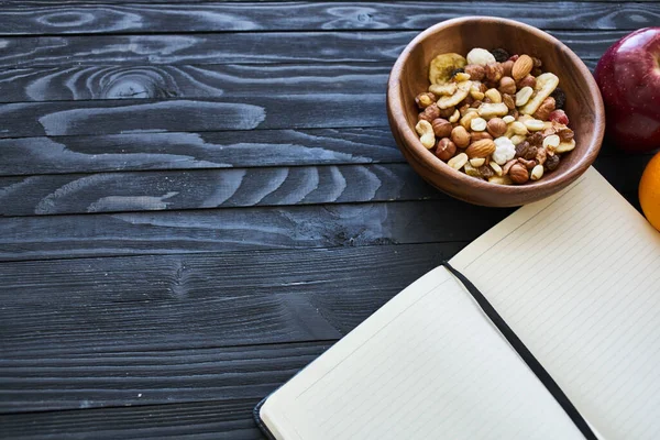 Ontbijtgranen biologische gezonde voeding houten achtergrond — Stockfoto