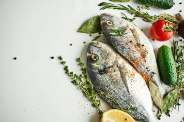Balık taze yemek malzemesi. Mutfak manzarası çok leziz.