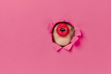 Kadınların dudakları pembe poster göz kamaştırıcı yaşam tarzı
