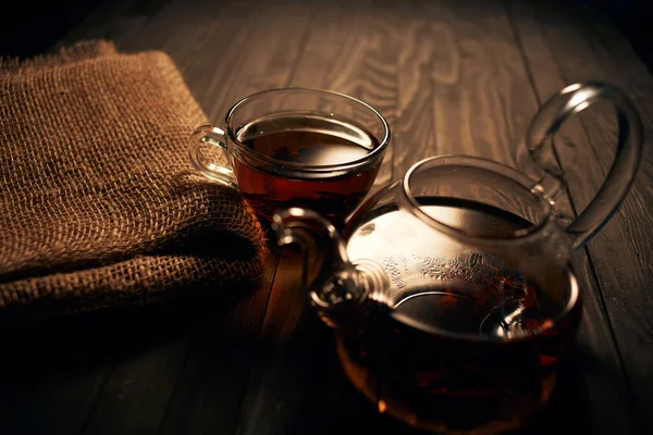 Свежеваренный чай горячий напиток утром завтрак натуральный продукт — стоковое фото